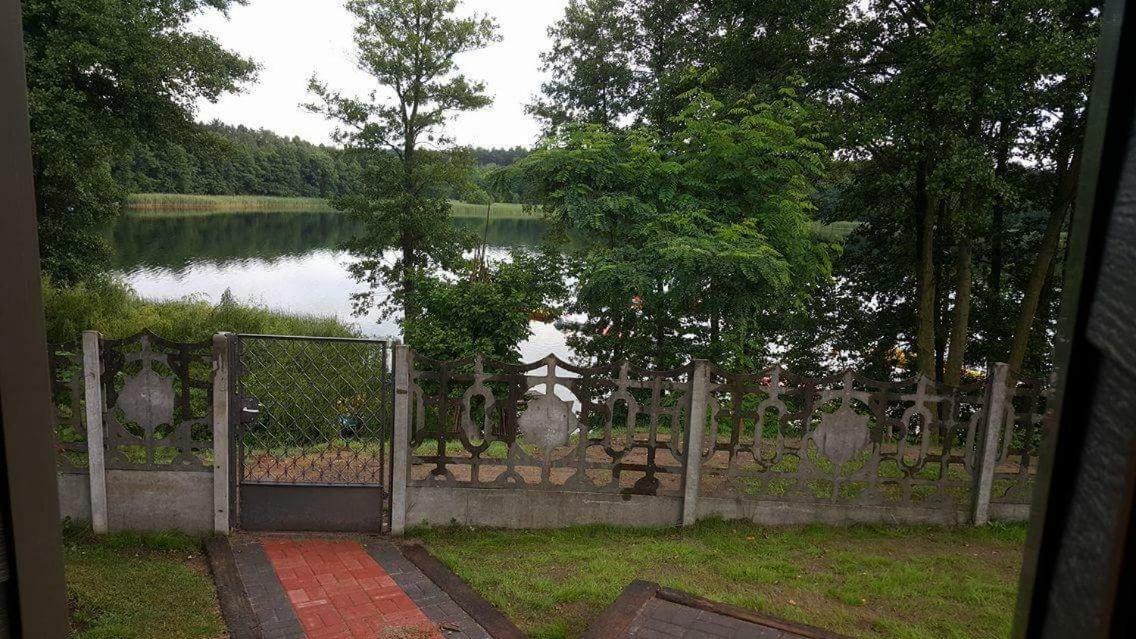 Domek letniskowy nad jeziorem w Stęszewku Steszewko Zewnętrze zdjęcie